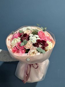 Букет 888 из хризантем, роз, орхидей, гвоздик, эвкалипта